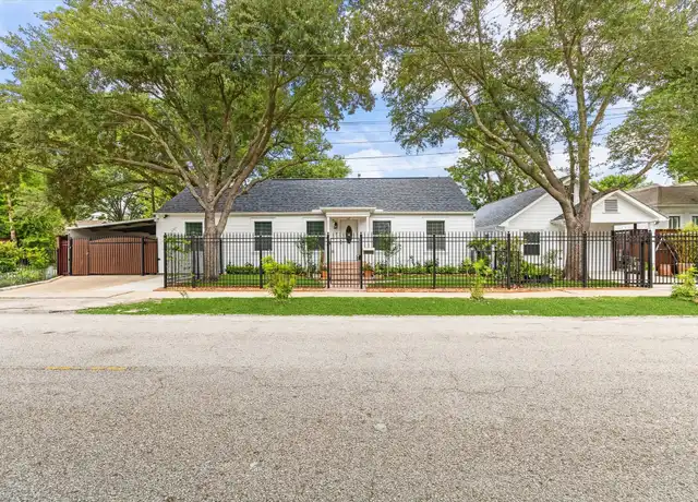 Property at 911 W 14th St, Houston, TX, 77008, 3 beds, 2 baths, [object Object]