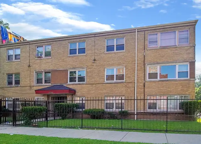 Property at 6700 S Paxton Ave Unit M2, Chicago, IL, 60649, 2 beds, 1 bath, [object Object]