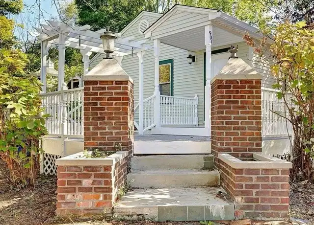 Property at 901 S Lincoln St, Bloomington, IN, 47401, 3 beds, 1 bath, [object Object]