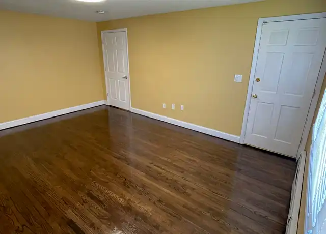 Property at 54 Fairfield St Rm 2, East Hartford, CT, 06108, 1 bed, 1 bath, [object Object]