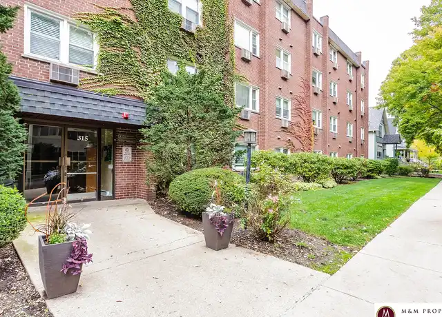 Property at 315 N Maple Ave, Oak Park, IL, 60302, 2 beds, 2 baths, [object Object]
