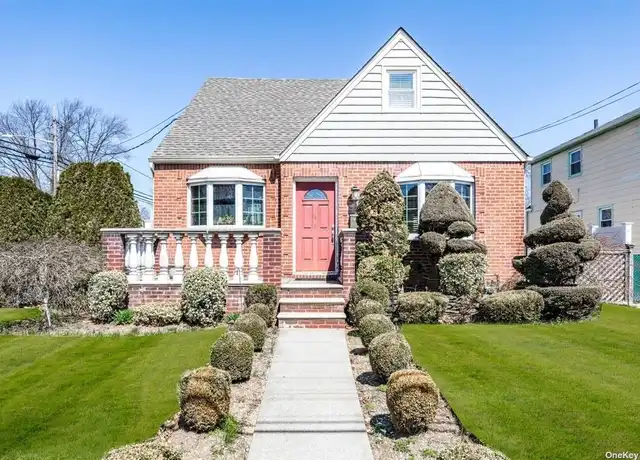 Property at 648 7th St S, Garden City, NY, 11530, 2 beds, 1 bath, [object Object]