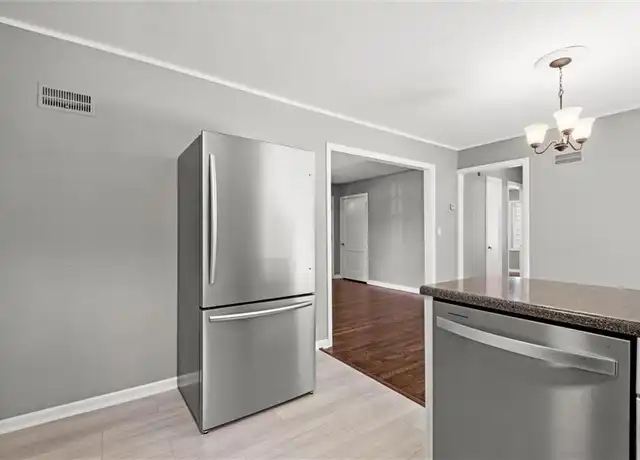Property at 7600 W 64th Ter, Mission, KS, 66202, 2 beds, 1 bath, [object Object]