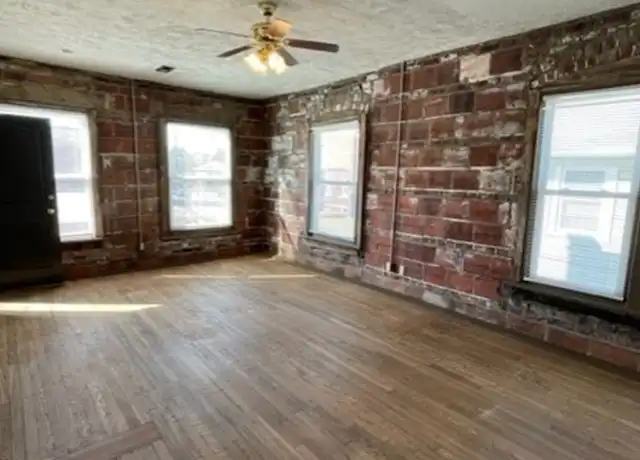 Property at 603 S 31st St Unit 605-2, Omaha, NE, 68105, 2 beds, 1 bath, [object Object]