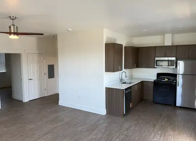 Property at 13609 NE 28th St Unit 6, Vancouver, WA, 98682, 2 beds, 1 bath, [object Object]