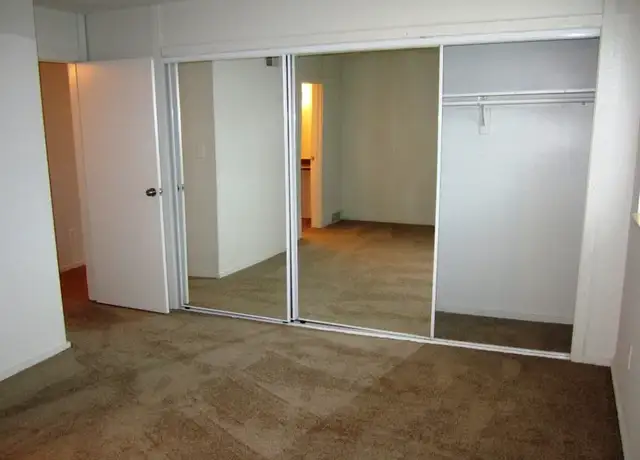 Photo of 9152 Foster St, Overland Park, KS 66212