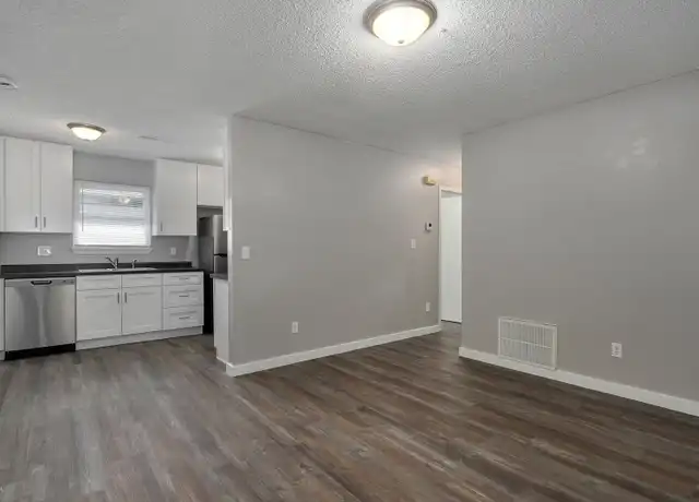 Property at 1050 W Elm St Unit B, Springfield, MO, 65806, 2 beds, 1 bath, [object Object]