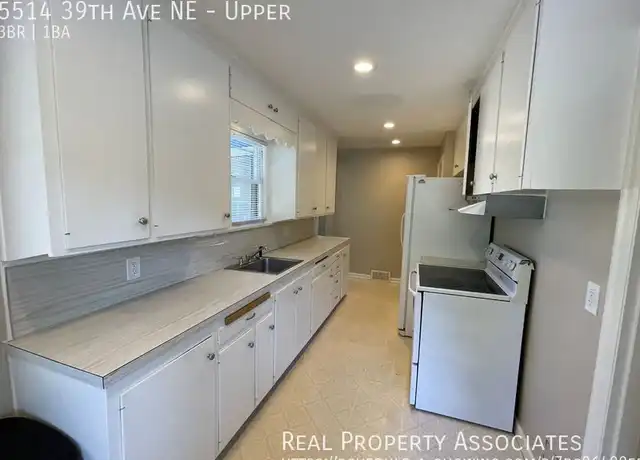 Property at 5514 39th Ave NE, Seattle, WA, 98105, 3 beds, 1 bath, [object Object]