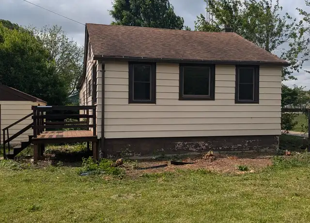 Property at 17 W Linwood Ave, Oshkosh, WI, 54901, 3 beds, 1 bath, [object Object]