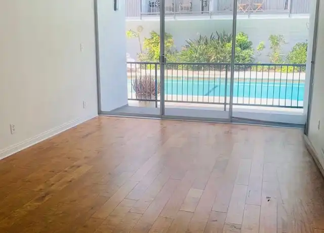 Property at 2643 S Centinela Ave Unit 11, Santa Monica, CA, 90405, 1 bed, 1 bath, [object Object]