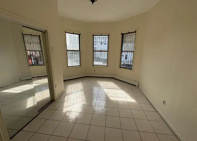 Property at 104 Oak St Unit 1, Yonkers, NY, 10701, 2 beds, 1 bath, [object Object]
