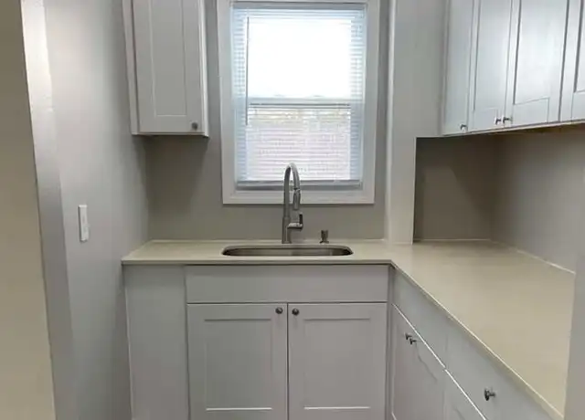 Property at 30 Fallon Ave Unit 2, Providence, RI, 02908, 2 beds, 1 bath, [object Object]