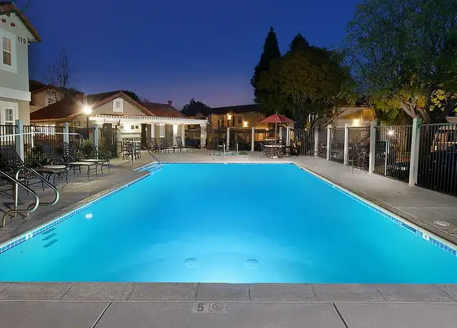 Photo of 105 Camino Ruiz, Camarillo, CA 93012
