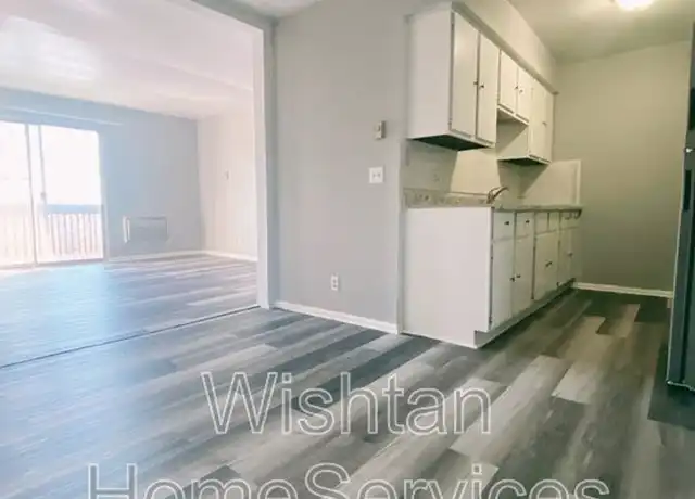 Property at 220 Charleston Blvd Unit 6, Macomb, IL, 61455, 2 beds, 1 bath, [object Object]