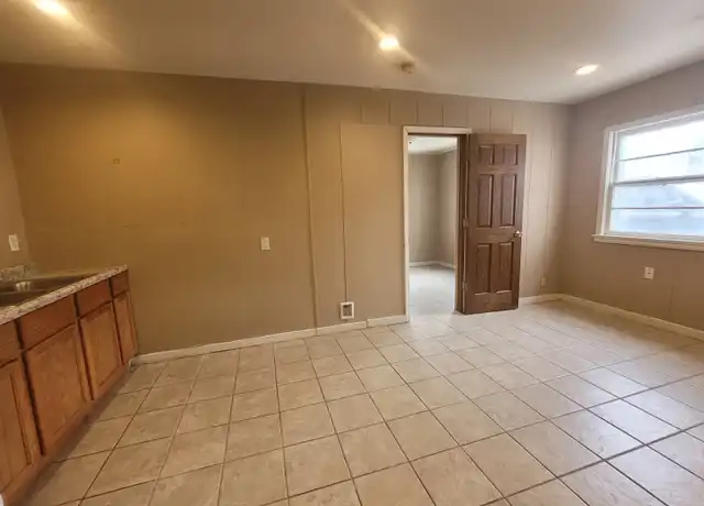 Property at 714 1/2 W 1st St Unit 10, Grand Island, NE, 68801, 1 bed, 1 bath, [object Object]
