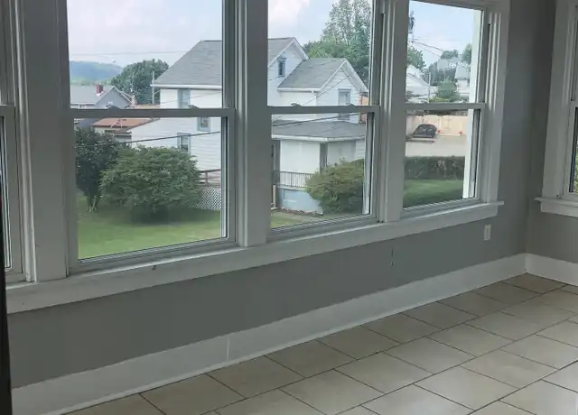 Property at 533 Tremont Ave Unit 2, Greensburg, PA, 15601, 3 beds, 1 bath, [object Object]
