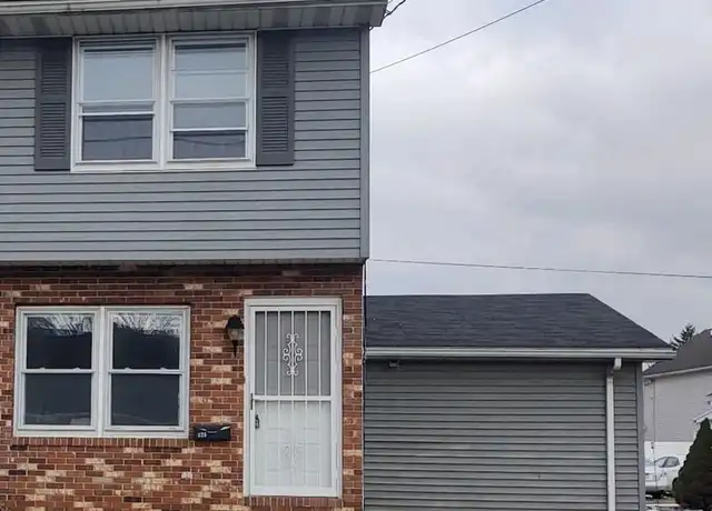 Property at 225 McKnight St, Carlisle, PA, 17013, 2 beds, 1 bath, [object Object]