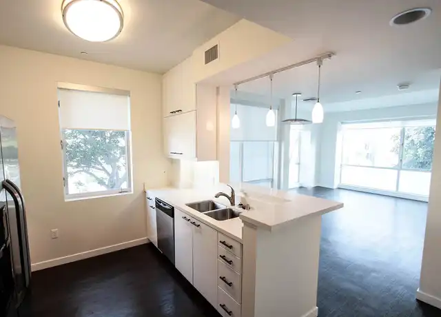 Property at 525 SMB - 525 Santa Monica Blvd, Santa Monica, CA, 90401, 1 bed, 1 bath, [object Object]