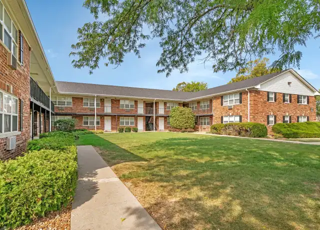 Property at 19 Briar St Unit 36, Glen Ellyn, IL, 60137, 2 beds, 1 bath, [object Object]