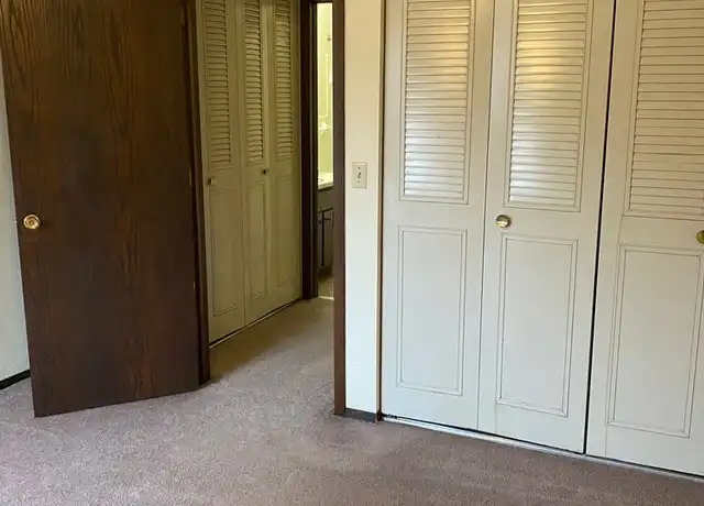 Property at Eastern Heights Apartments - 1905 Wilson Ave, Saint Paul, MN, 55119, 1-2 bed, 1 bath, [object Object]