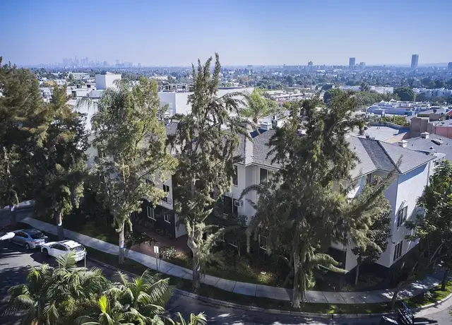 Photo of 8450 De Longpre Ave, West Hollywood, CA 90069