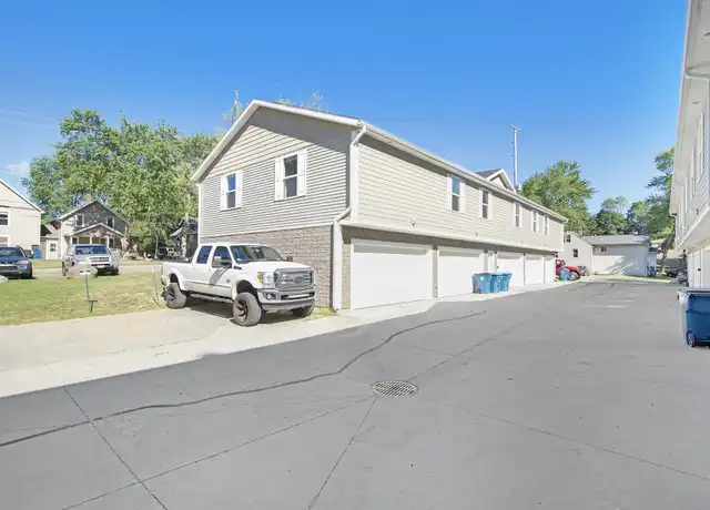 Property at 2643 Redwood Ave Unit 2643, Kalamazoo, MI, 49006, 6 beds, 3 baths, [object Object]