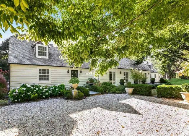 Property at 2 Dovas Path, Southampton, NY, 11968, 3 beds, 2 baths, [object Object]