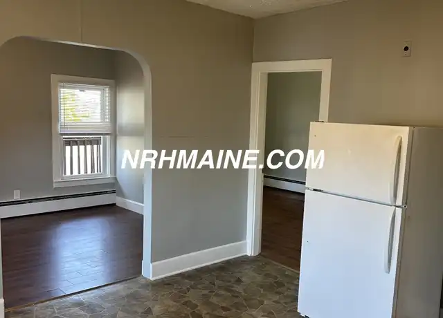 Property at 38 College St Unit 6, Lewiston, ME, 04240, 1 bed, 1 bath, [object Object]