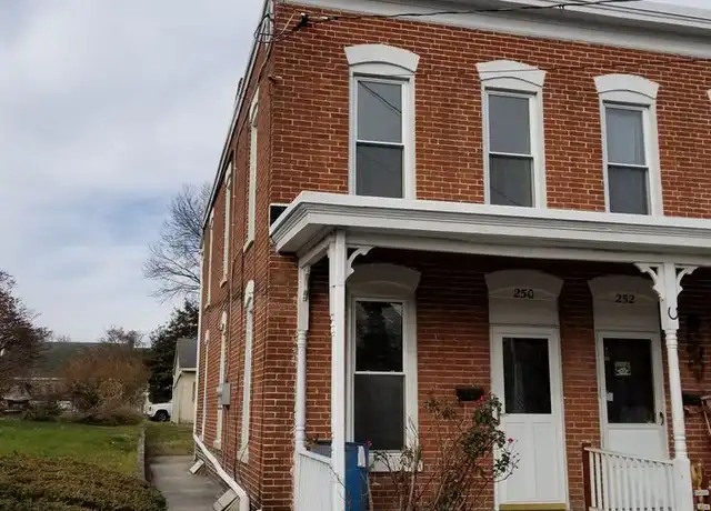 Property at 250 Garfield St Unit 250, Waynesboro, PA, 17268, 2 beds, 1 bath, [object Object]