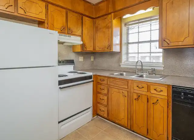 Property at Rhodes Villas - 2905 Rhodes Cir S, Birmingham, AL, 35205, 1-2 bed, 1-2.5 bath, Contact for Price