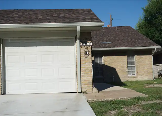 Property at 1915 Normal Park Dr Unit B, Huntsville, TX, 77340, 3 beds, 2 baths, [object Object]