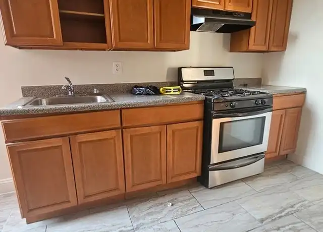 Property at 19 Intervale Pl Unit 4B, Yonkers, NY, 10705, 3 beds, 1 bath, [object Object]