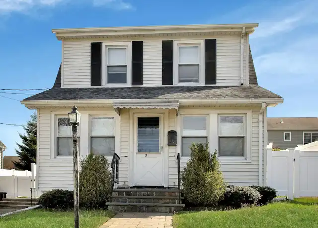 Property at 31 Riggs Pl, Locust Valley, NY, 11560, 3 beds, 2 baths, [object Object]