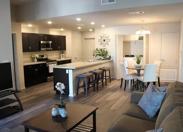 Photo of 540 Park Ave, Clovis, CA 93611