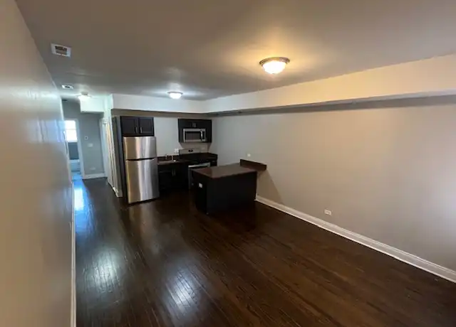 Property at 7823 S Essex Ave Unit 2B, Chicago, IL, 60649, 2 beds, 1 bath, [object Object]
