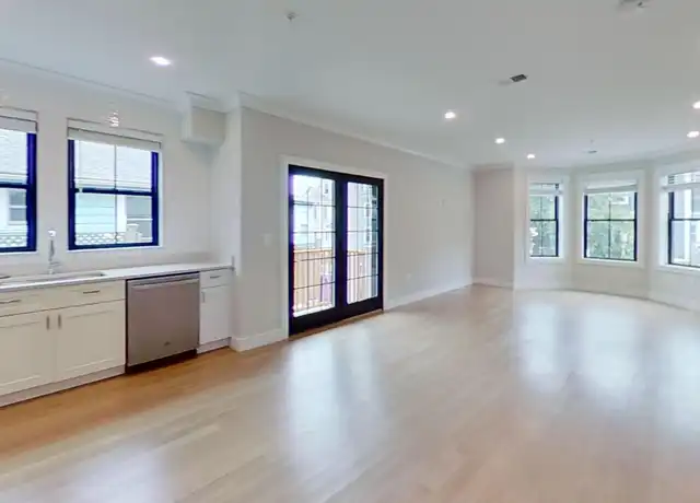Property at 279 Lamartine St Unit 2, Jamaica Plain, MA, 02130, 4 beds, 2 baths, [object Object]