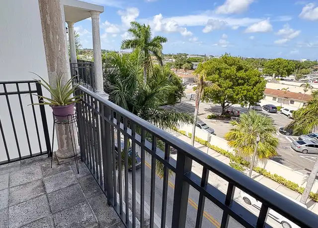 Property at 650 Palm Ave, Hialeah, FL, 33010, 2 beds, 2 baths, [object Object]