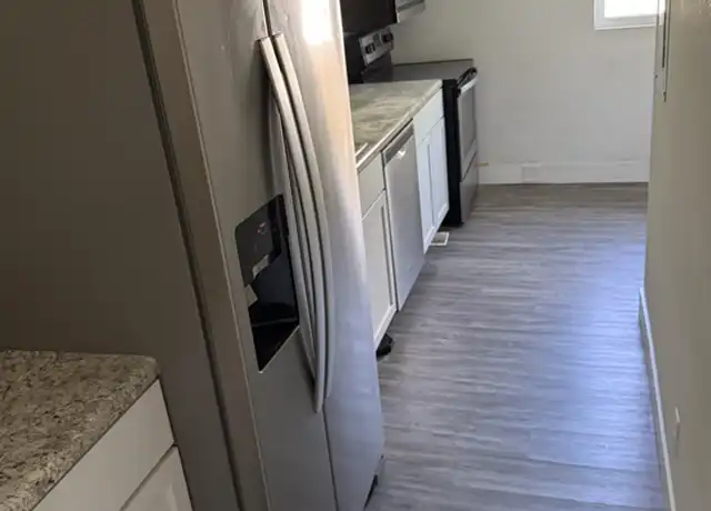Property at 702 9th St SW Unit 3, Cedar Rapids, IA, 52404, 3 beds, 1 bath, [object Object]
