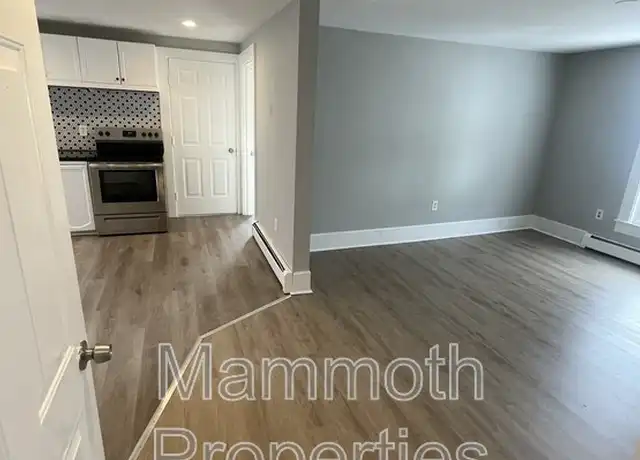 Property at 330 Lowell St Unit 2FR, Manchester, NH, 03104, 1 bed, 1 bath, [object Object]
