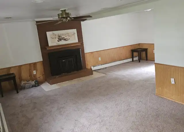 Property at 14291 Fontana Ct, Woodbridge, VA, 22193, 4 beds, 2 baths, [object Object]