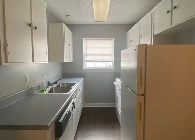Property at 519 Bluff Ave SW Unit 26, Roanoke, VA, 24016, 1 bed, 1 bath, [object Object]