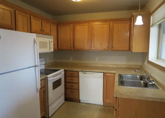 Property at 3928 Echo Valley Dr Unit 3928, Eau Claire, WI, 54701, 2 beds, 1.5 baths, [object Object]