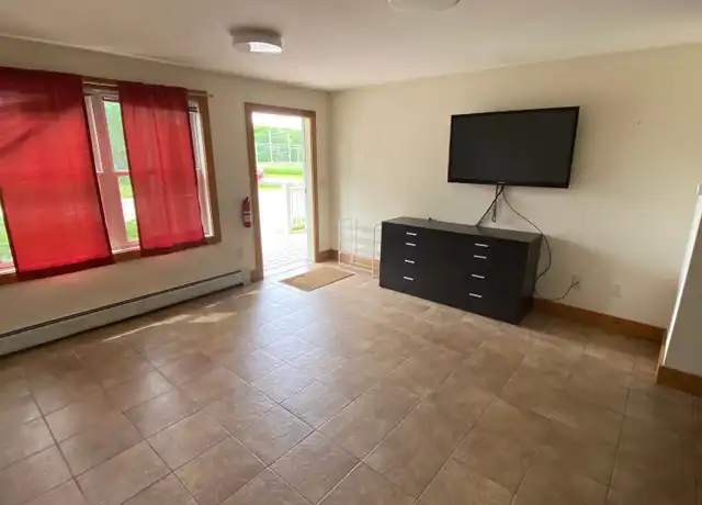 Property at 275 Mast Rd Unit 275-Unit 1, Durham, NH, 03824, 4 beds, 1 bath, [object Object]