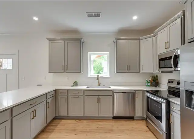 Property at 2509 E 12th St, Chattanooga, TN, 37404, 4 beds, 3.5 baths, [object Object]