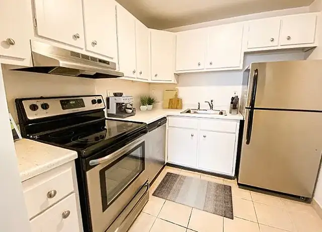 Photo of 711 Farmington Ave, West Hartford, CT 06119