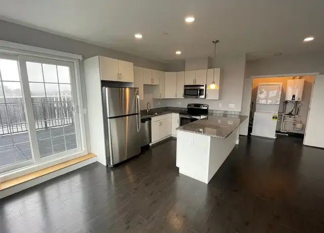 Photo of 431 River St, Waltham, MA 02453