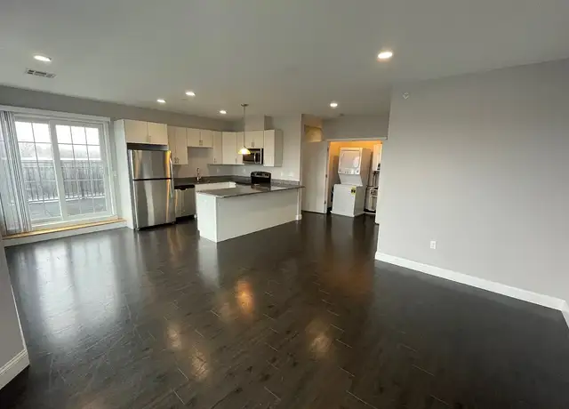 Photo of 431 River St, Waltham, MA 02453