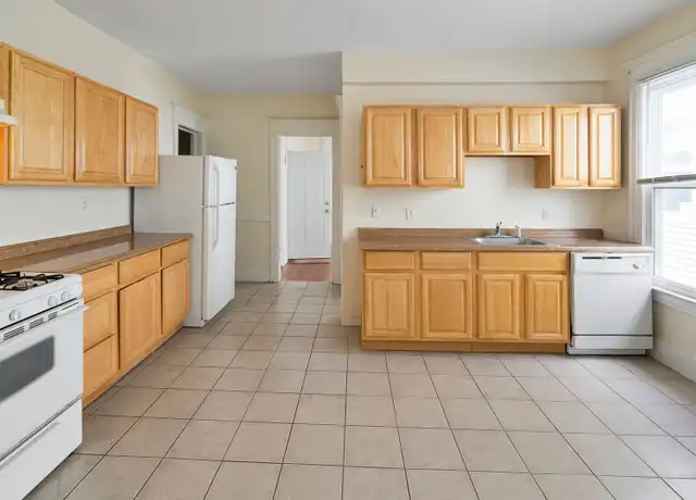 Property at 44 Tilton St Unit 42-3L, New Haven, CT, 06511, 3 beds, 1 bath, [object Object]