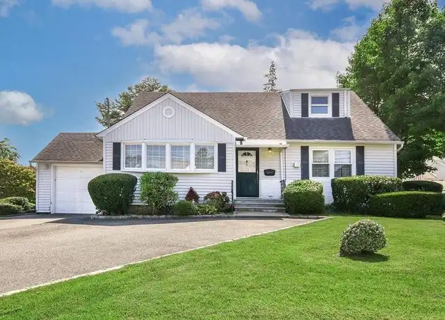 Property at 2 John St, Greenvale, NY, 11548, 4 beds, 2.5 baths, [object Object]