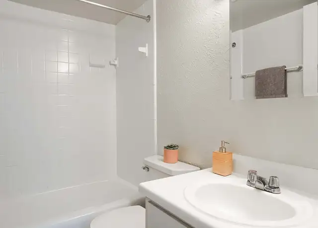 Photo of 3089 Woodland Hills Dr, Ann Arbor, MI 48108